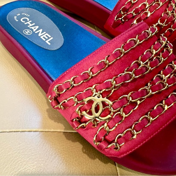 SOLD x CHANEL▪️Tropiconic Gold Logo Charm Chain Slides - Picture 4 of 10